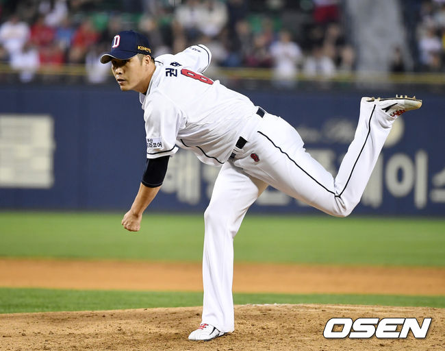 8회초 두산 권혁이 역투하고 있다./ youngrae@osen.co.kr