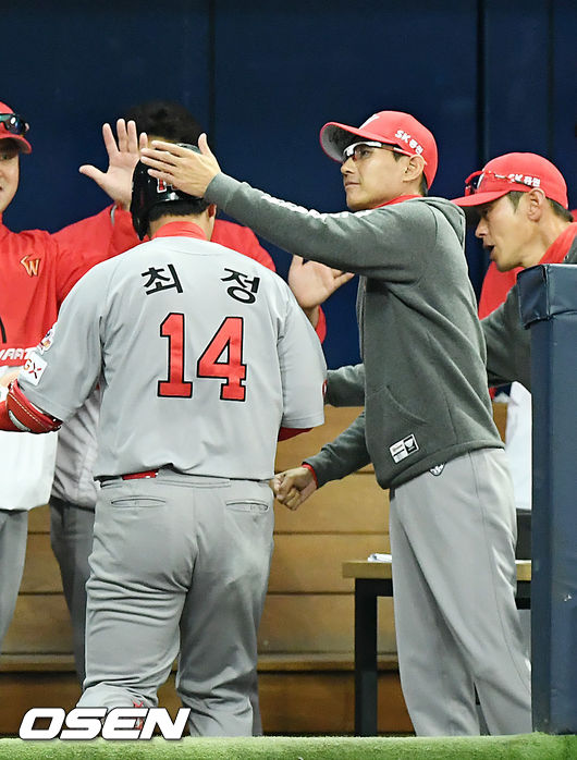 SK 최정-염경엽 감독/rumi@osen.co.kr