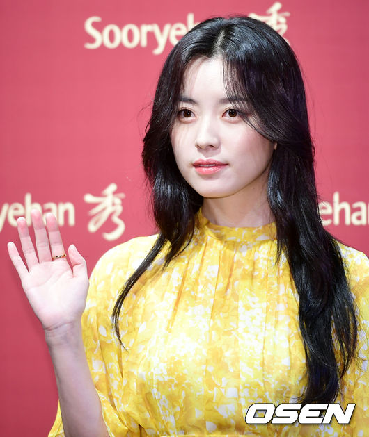 배우 한효주가 포토타임을 갖고 있다. /pjmpp@osen.co.kr