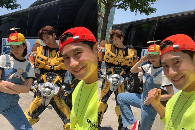 어린이날 무대인사에 나선 '나의 특별한 형제' 신하균, 이광수, 이솜