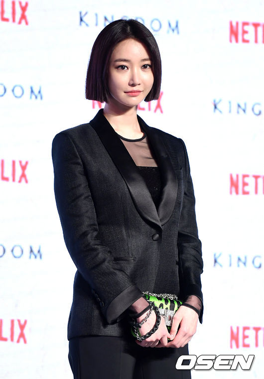 21일 오후 서울 송파구 롯데월드몰에서 넷플릭스 오리지널 드라마 ‘킹덤’ 레드카펫 행사가 열렸다.배우 고준희가 포토타임을 갖고 있다./sunday@osen.co.kr