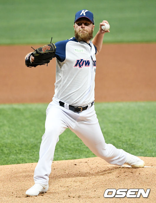 1회초 키움 선발투수 요키시가 역투하고 있다. /pjmpp@osen.co.kr