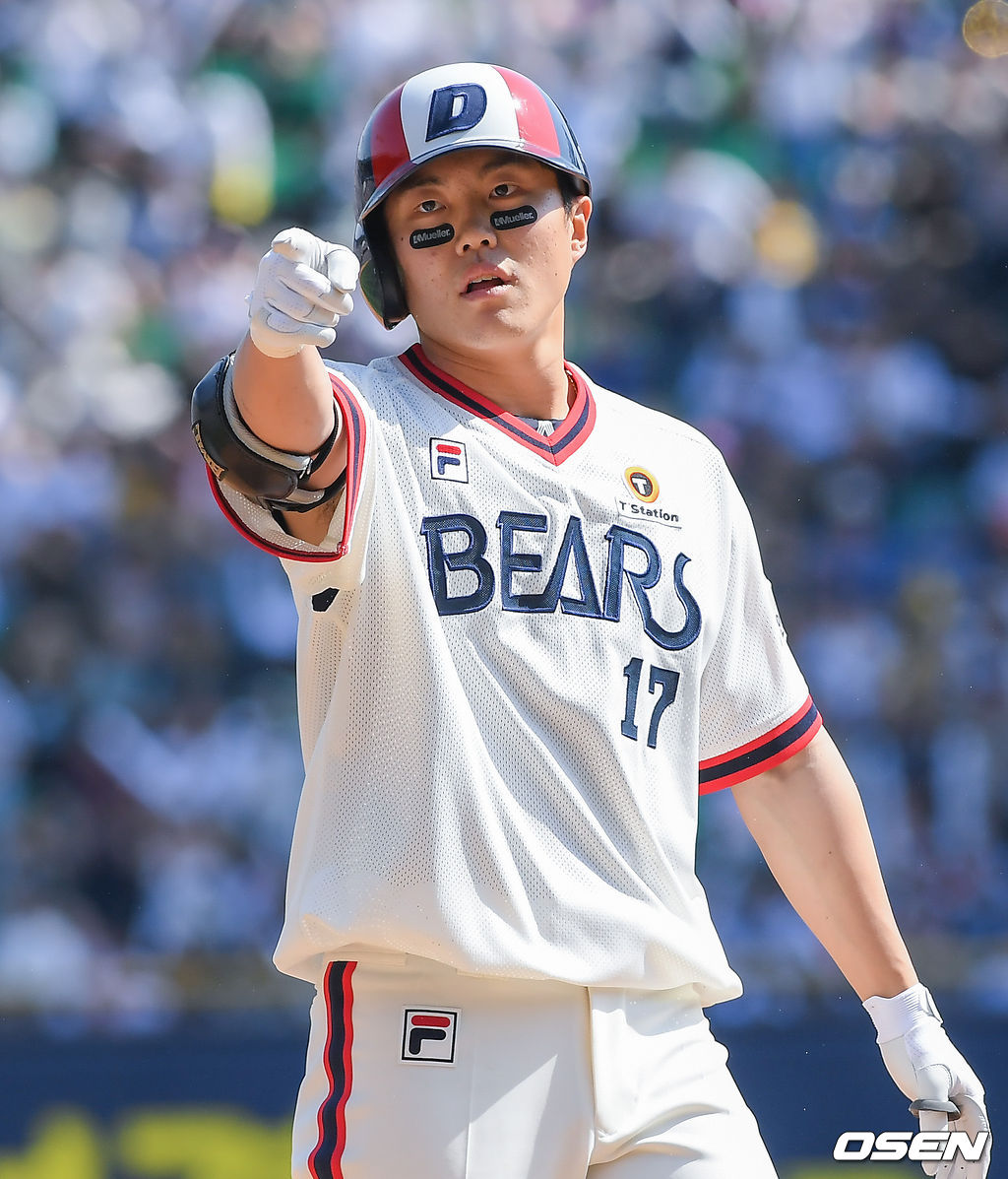 3회말 1사 2루 두산 류지혁이 1타점 적시타를 날린뒤 세리머니를 하고 있다. /   soul1014@osen.co.kr