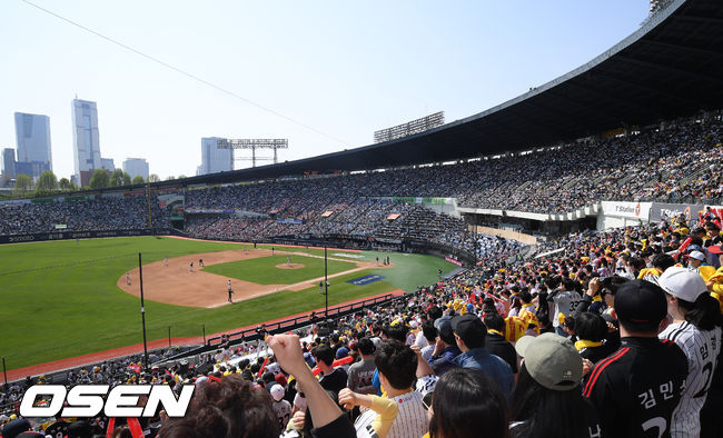 지난 5일 서울 잠실구장에서 열린 두산 베어스와 LG 트윈스의 어린이날 매치가 12년 연속 매진 기록을 달성했다. / soul1014@osen.co.kr