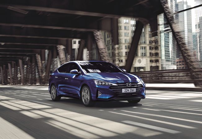 현대차 2019년형 아반떼.