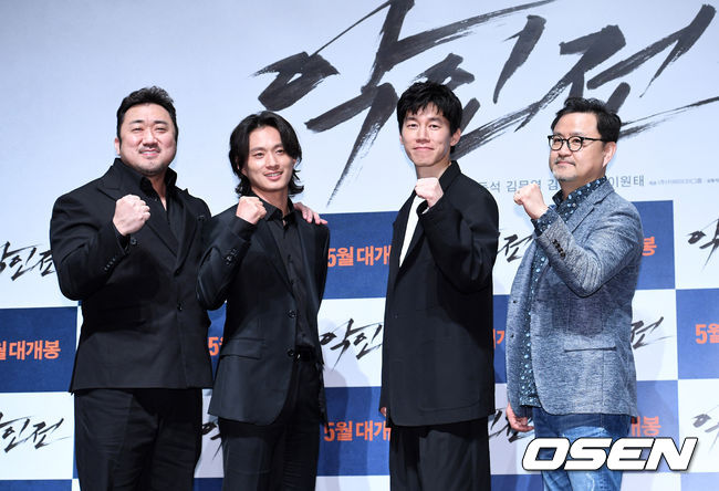 지난 4월 9일 오후 서울 압구정 CGV에서 영화 ‘악인전’ 제작보고회가 열렸다. 배우들이 포토타임을 갖고 있다./jpnews@osen.co.kr