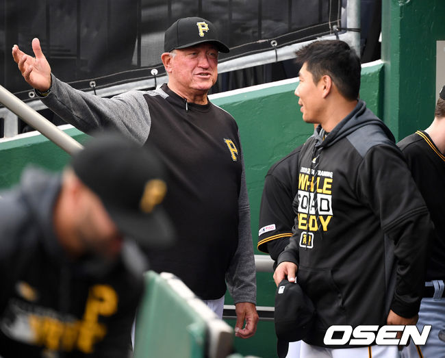 피츠버그 강정호와 클린트 허들 감독. /dreamer@osen.co.kr