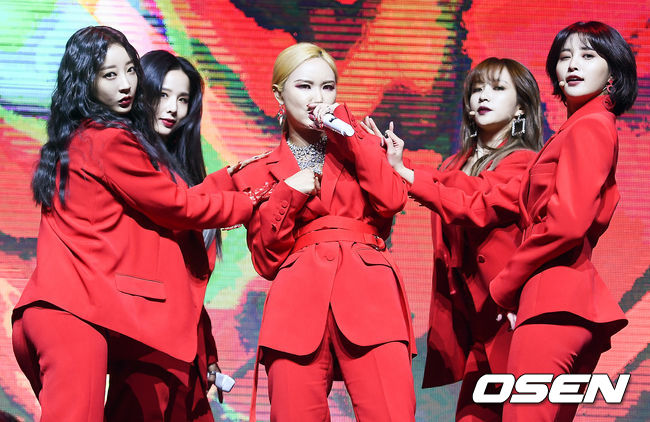 21일 오후 서울 한남동 블루스퀘어 아이마켓홀에서 진행된 걸그룹 EXID의 앨범 ‘알러뷰(I Love You) 발매 기념 쇼케이스에서 EXID가 멋진 무대를 펼치고 있다./ soul1014@osen.co.kr