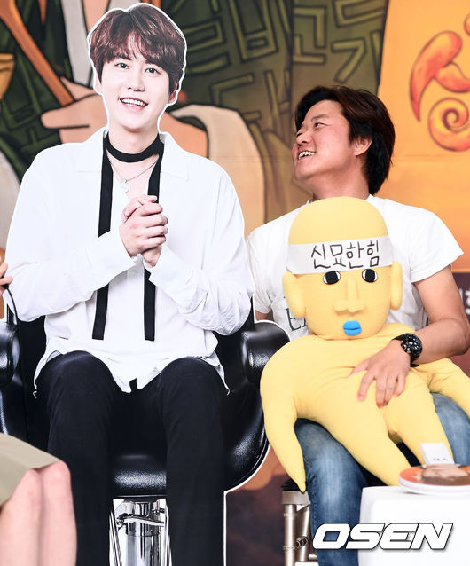 나영석PD가 포토타임을 갖고 있다./pjmpp@osen.co.kr