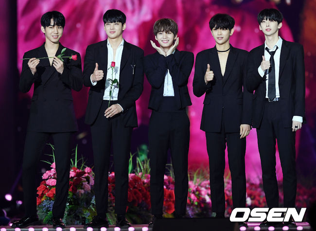 그룹 헤일로가 포토타임을 갖고 있다. / eastsea@osen.co.kr