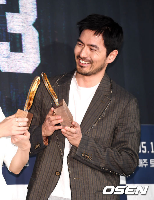 9일 오후 서울 영등포 CGV에서 OCN ’보이스3' 제작발표회가 열렸다.  배우 이진욱이 포토타임을 하고 있다. /jpnews@osen.co.kr