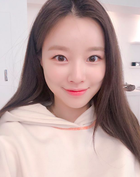 [사진=이향 SNS] 6월 결혼 소식을 밝힌 KBSN스포츠 아나운서 이향