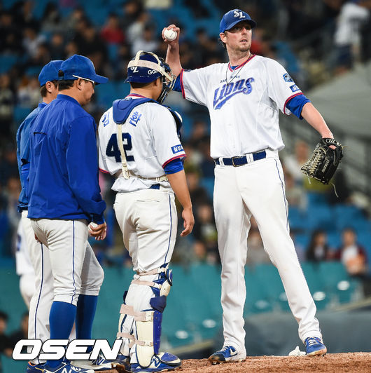 9일 오후 대구 수성구 대구삼성라이온즈파크에서 '2019 신한은행 MY CAR KBO리그' 삼성 라이온즈와 NC 다이노스의 경기가 펼쳐졌다.이날 경기에서 삼성은 맥과이어(1승 3패)를, NC는 김영규(시즌 4승 2패)를 선발투수로 내세웠다.5회초 무사 1,2루 삼성 선발투수 맥과이어가 강판되고 있다. 맥과이어는 이날 4이닝 3실점 4볼넷을 기록했다. /soul1014@osen.co.kr