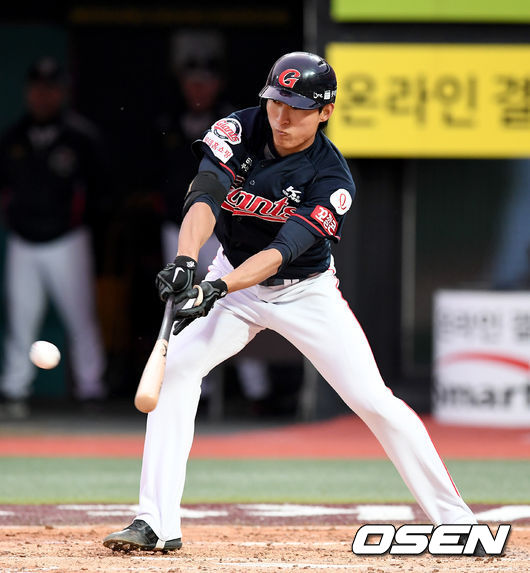 2회초 2사 주자없는 상황 롯데 강로한이 안타를 날리고 있다. /dreamer@osen.co.kr