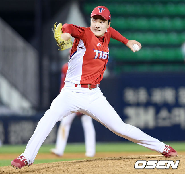 KIA 하준영이 지난 9일 잠실 야구장에서 열린 두산 베어스와 경기에서 역투하고 있다. / eastsea@osen.co.kr