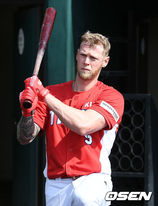 KIA 타이거즈 외국인타자 제레미 해즐베이커가 10일 웨이버 공시되면서 1호 퇴출 불명예를 안았다. /박재만 기자 pjmpp@osen.co.kr