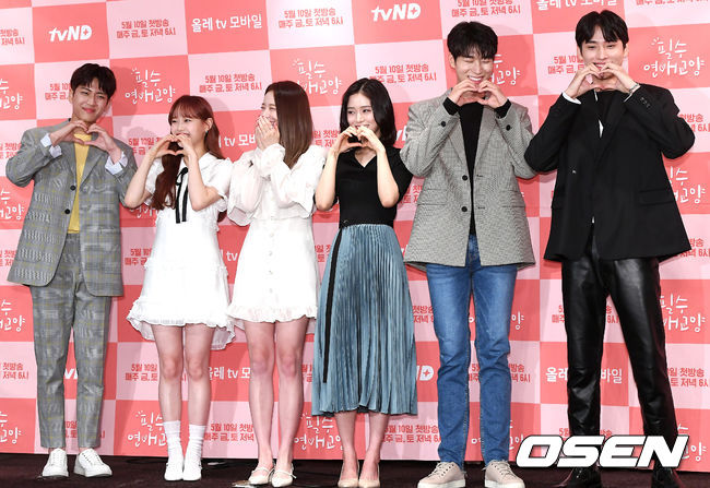 배우 김민철, 츄, 장규리, 오세영, 박서함, 김동규가 포토타임을 갖고 있다. /pjmpp@osen.co.kr 