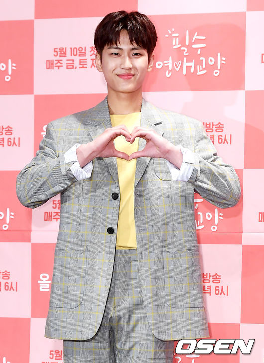 배우 김민철이 포토타임을 갖고 있다. /pjmpp@osen.co.kr