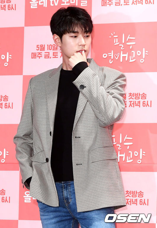 가수 박서함이 포토타임을 갖고 있다. /pjmpp@osen.co.kr