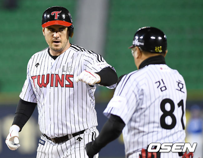 5회말 2사 1,3루 LG 조셉이 적시타를 때린 뒤 기뻐하고 있다. / youngrae@osen.co.kr