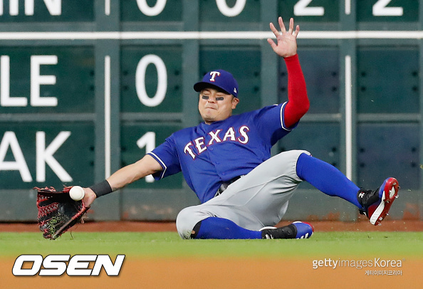 슬라이딩 캐치에 실패하는 추신수(2019/5/11)ⓒGettyimages(무단전재 및 재배포 금지)