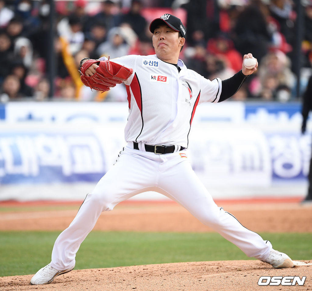 31일 오후 서울 kt위즈파크에서 진행된 '2019년 신한은행 마이카 KBO리그’ kt 위즈와 KIA 타이거즈의 경기, 3회초 kt 선발투수 금민철이 역투하고 있다./ soul1014@osen.co.kr