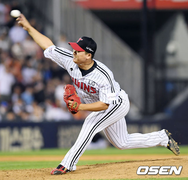 9회초 LG 고우석이 역투하고 있다. / eastsea@osen.co.kr