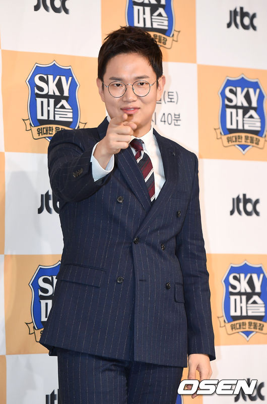 장성규 아나운서가 2019년 2월 20일 오후 서울 마포구 베스트웨스턴프리미어 서울가든호텔에서 열린 JTBC 신규 예능 프로그램 ‘SKY머슬’ 제작발표회에 참석해 포토타임을 갖고 있다. / youngrae@osen.co.kr