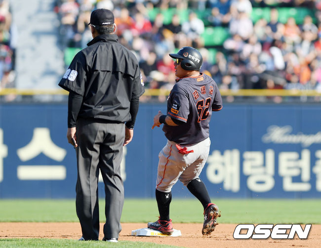 1회초 2사 1,3루 한화 송광민 타석 때 1루에 있던 김태균이 2루 도루에 성공하고 있다. / eastsea@osen.co.kr