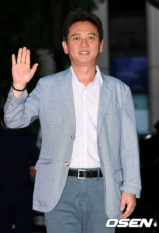 배우 김병옥이 26일 오후 서울 여의도의 한 식당에서 진행된 드라마 '김비서가 왜 그럴까' 종방연에 참석하며 포즈를 취하고 있다. /dreamer@osen.co.kr