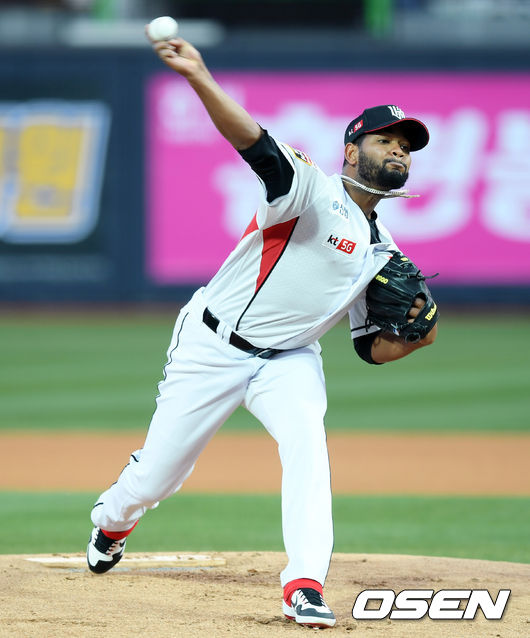 1회초 KT 선발투수 알칸타라가 역투하고 있다. / eastsea@osen.co.kr