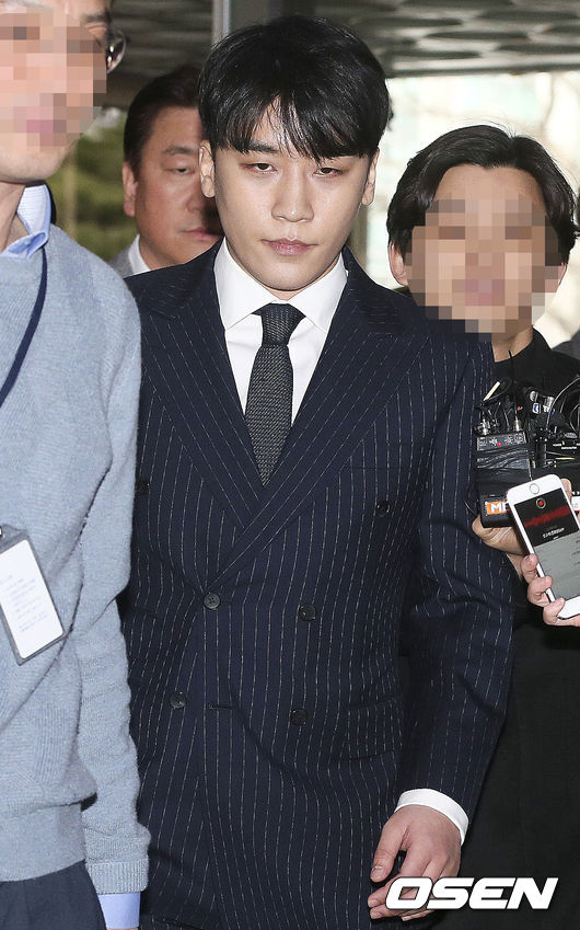 14일 오후 성접대 의혹이 불거진 빅뱅 멤버 승리가 서울지방경찰청 광역수사대에 피의자 신분으로 출석했다.빅뱅 전 멤버 승리가 출석하고 있다./sunday@osen.co.kr