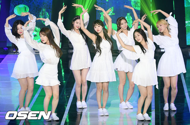 14일 오후 서울 마포구 상암동 SBS 프리즘타워 오디토리움서 SBS MTV '더 쇼' 생방송이 진행됐다. 더쇼 생방송에서 오마이걸이 화려한 무대를 선보이고 있다. / rumi@osen.co.kr