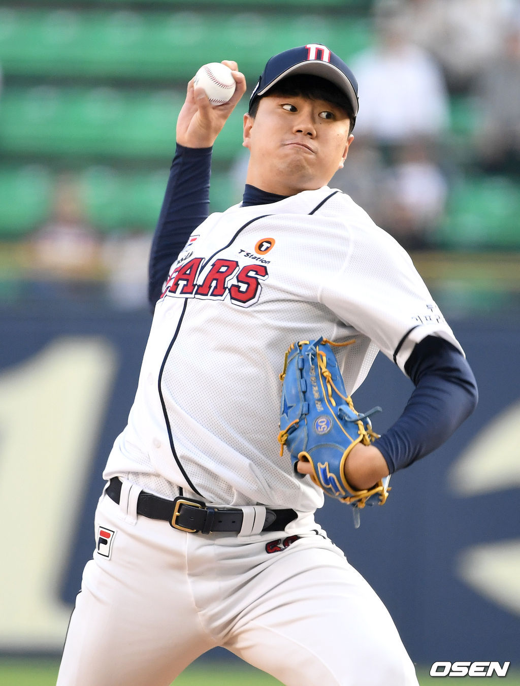 두산 선발 이영하가 힘차게 공을 뿌리고 있다. /dreamer@osen.co.kr