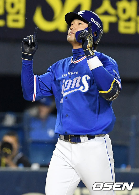 14일 서울 잠실야구장에서 ’2019 신한은행 MY CAR KBO리그' 두산 베어스와 삼성 라이온즈의 경기가 열렸다.연장 10회초 무사 선두타자로 나선 삼성 김상수가 다시 앞서가는 좌월 솔로포를 날리고 홈을 밟으며 기뻐하고 있다. /dreamer@osen.co.kr