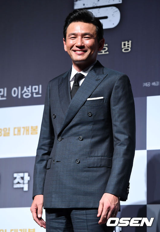 2018년 7월 3일 오전 서울 강남구 압구정 CGV에서 영화 '공작' 제작보고회가 열렸다. 배우 황정민이 포토타임을 갖고 있다./sunday@osen.co.kr