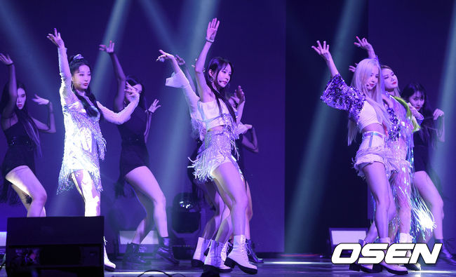 15일 오후 서울 용산구 블루스퀘어에서 EXID의 새 앨범 ‘WE’ 발매기념 쇼케이스가 열렸다.걸그룹 EXID가 포토타임을 갖고 있다. /sunday@osen.co.kr