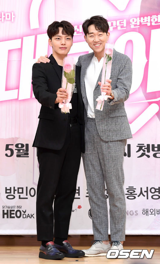 15일 오후 서울 목동SBS에서 SBS 새 수목드라마 ‘절대그이’ 제작발표회가 열렸다. 배우 여진구와 최성원이 포토타임을 갖고 있다. /sunday@osen.co.kr