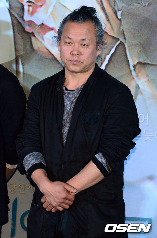 김기덕 감독이 2014년 서울 성동구 행당동 CGV 왕십리점에서 진행된 영화 '신의 선물'(감독 문시현) 언론시사회에서 포토타임을 갖고 있다./ouxou@osen.co.kr