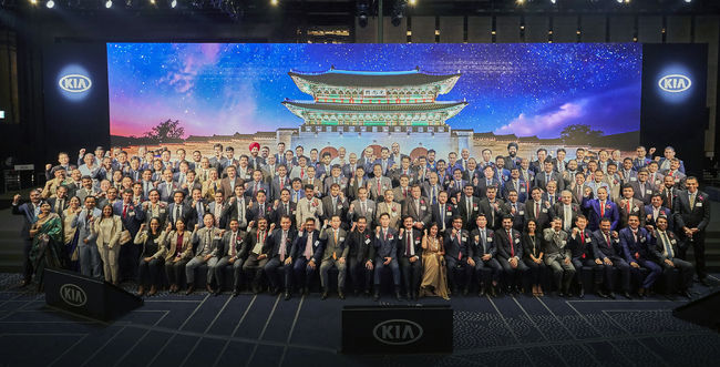기아자동차가 인도 현지 딜러단을 초대 해 개최한 딜러 대회.