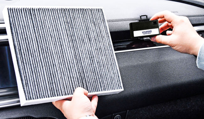 현대-기아차가 개발한 미세먼지 센서와 고성능 콤비필터.