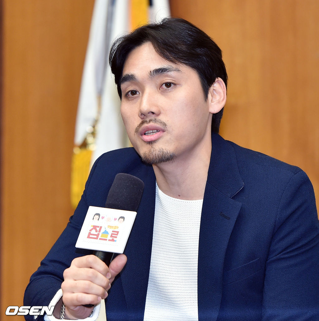 KBS2 리얼리티 관찰 예능프로그램 '인간의 조건-집으로' 제작발표회가 16일 오전 서울 여의도 KBS 신관 국제회의실에서 열렸다. 원승연 PD가 질문에 답하고 있다. /eastsea@osen.co.kr