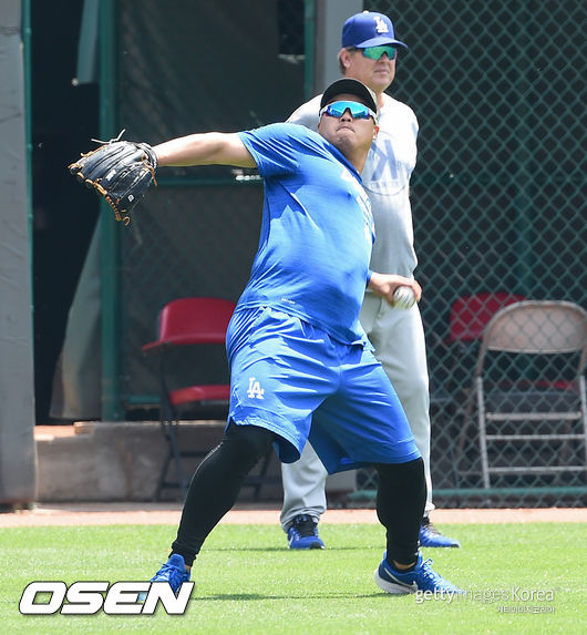 선발등판을 하루 앞둔 류현진이 캐치볼을 하고 있다. / soul1014@osen.co.kr