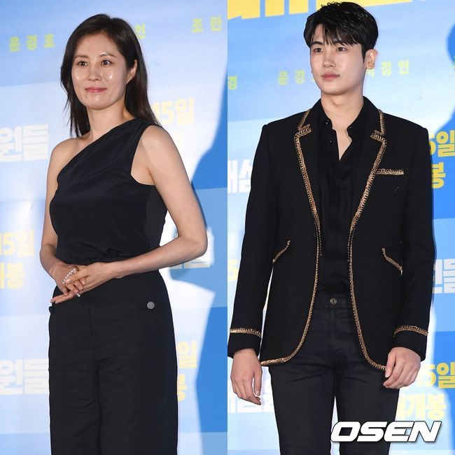 2일 오후 서울 용산구 CGV용산 아이파크몰에서 영화 '배심원들’ 언론배급시사회가 진행됐다. 배우 문소리와 박형식이 포토타임을 갖고 있다. / youngrae@osen.co.kr