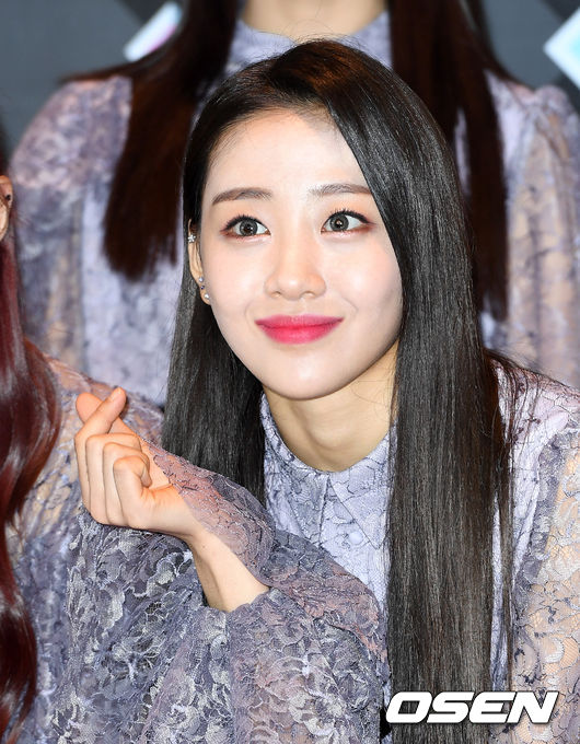 걸그룹 이달의소녀 희진이 포토타임을 갖고 있다./sunday@osen.co.kr