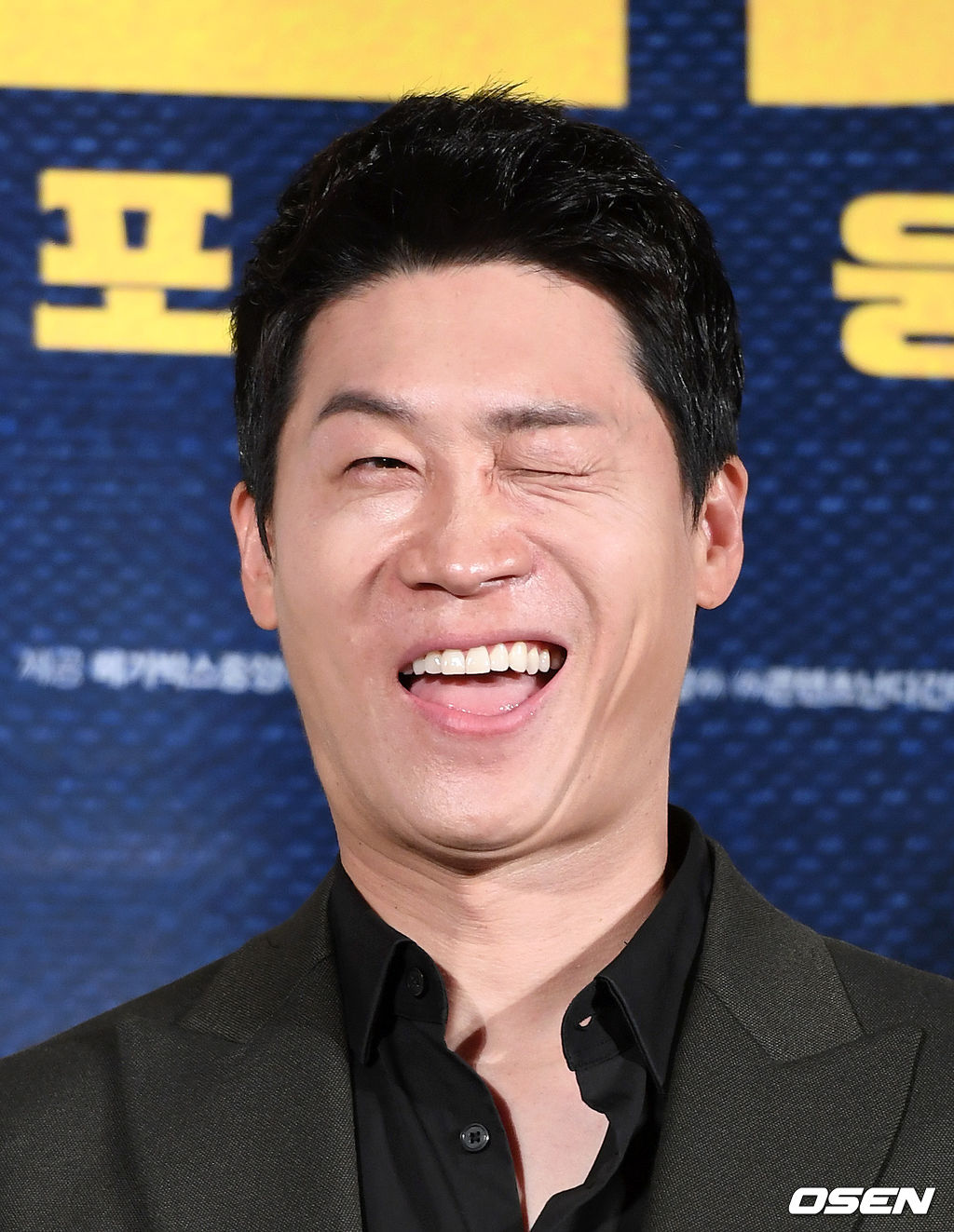 20일 오전 서울 메가박스 동대문에서 영화 ‘롱 리브 더 킹: 목포 영웅’ 제작보고회가 열렸다. 배우 진선규가 포토타임을 갖고 있다. /sunday@osen.co.kr