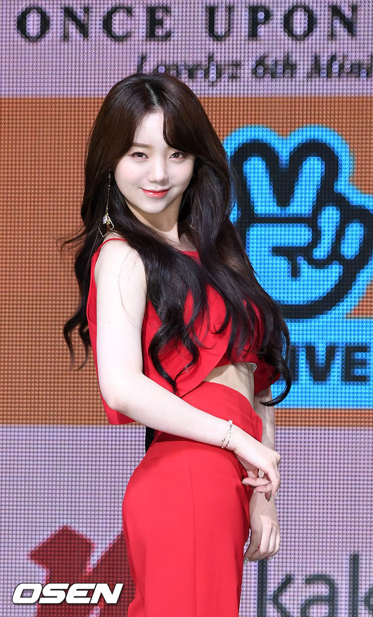 러블리즈 케이가 무대 위에서 포토타임을 갖고 있다./rumi@osen.co.kr