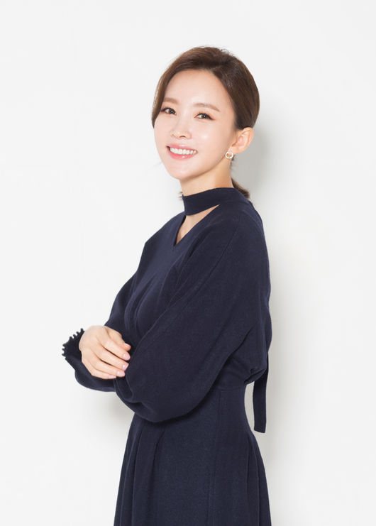 [사진=큐로홀딩스 매니지먼트 제공] '국민 여러분!'에 합류하는 배우 윤주희 프로필 컷