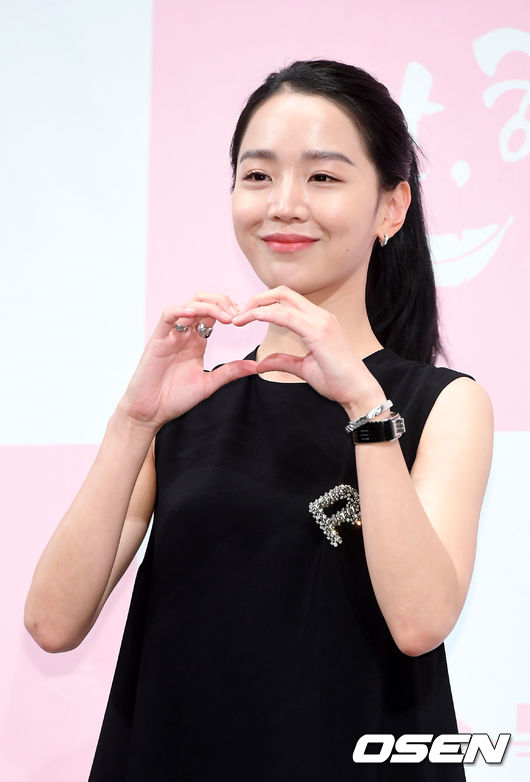 무대 위에서 김인권, 김보미, 김명수 (인피니트 엘), 이동건, 도지원이 입장하며 포즈를 취하고 있다. /rumi@osen.co.kr