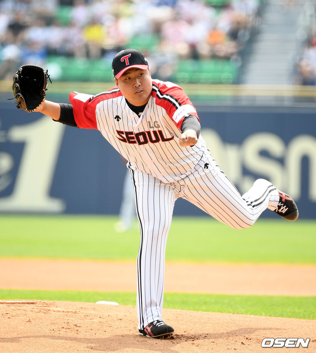 1회초 LG 선발 이우찬이 역투하고 있다. /jpnews@osen.co.kr